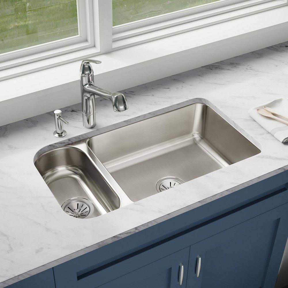 Elkay Lustrous Satin 32-1/4 x 18-1/4 in. No Hole Stainless Steel Double Bowl Undermount Kitchen Sink 