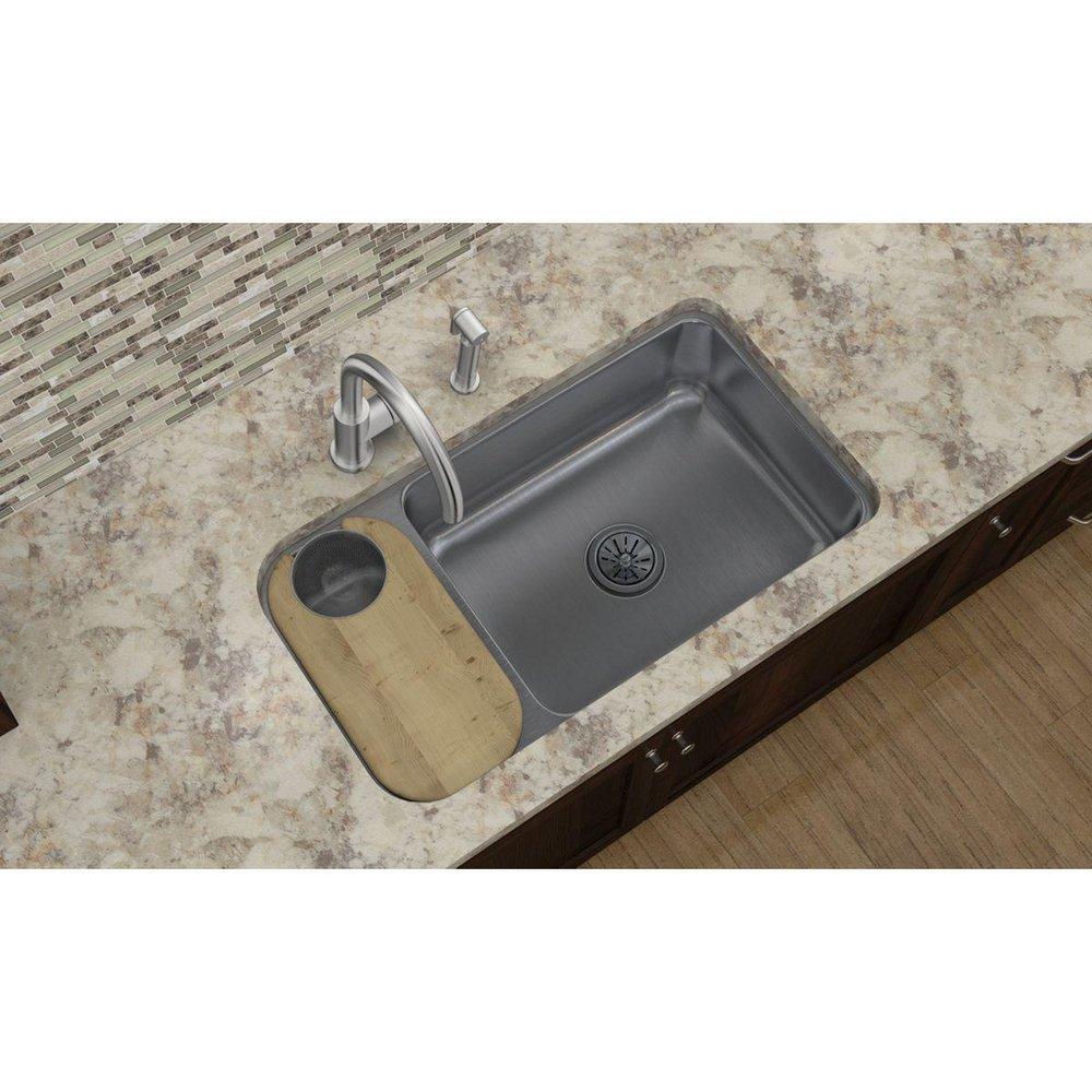 Elkay Lustrous Satin 32-1/4 x 18-1/4 in. No Hole Stainless Steel Double Bowl Undermount Kitchen Sink 