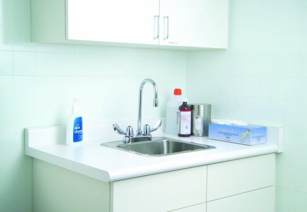 Delta Faucet Chrome Two Handle Lever Deck Mount Service Faucet 