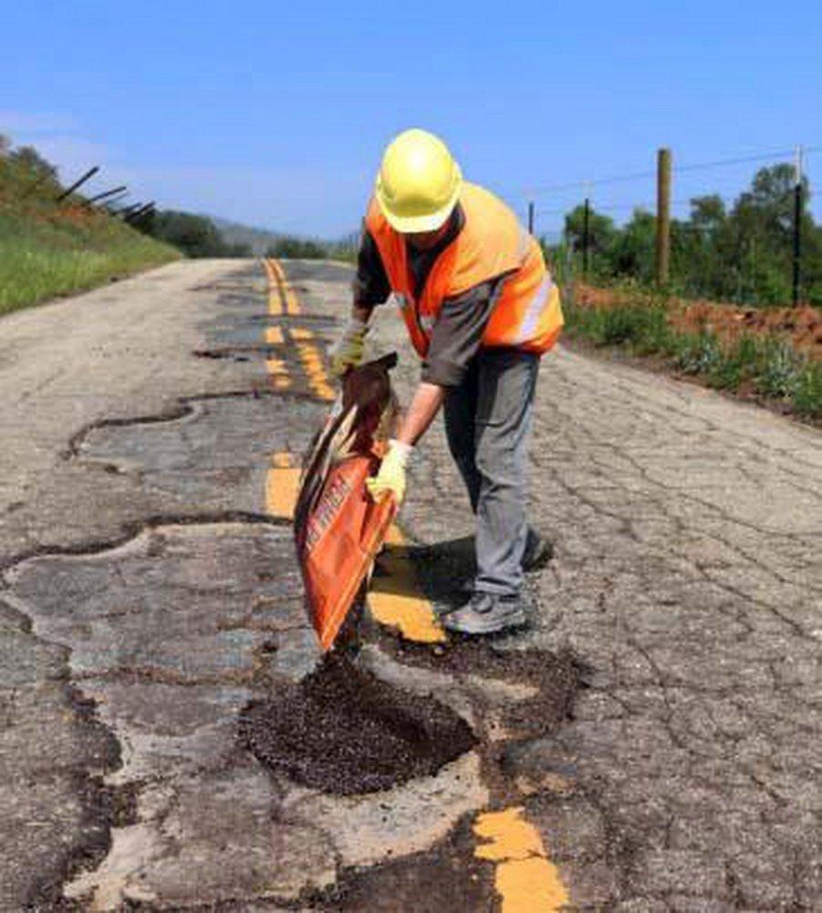 Perma-Patch Black Asphalt Cold Patch in Black 