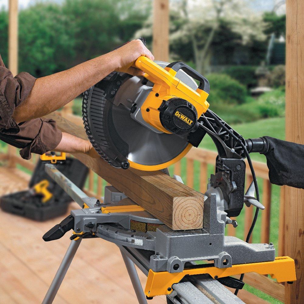 DEWALT 12 in. Compound Miter Saw 