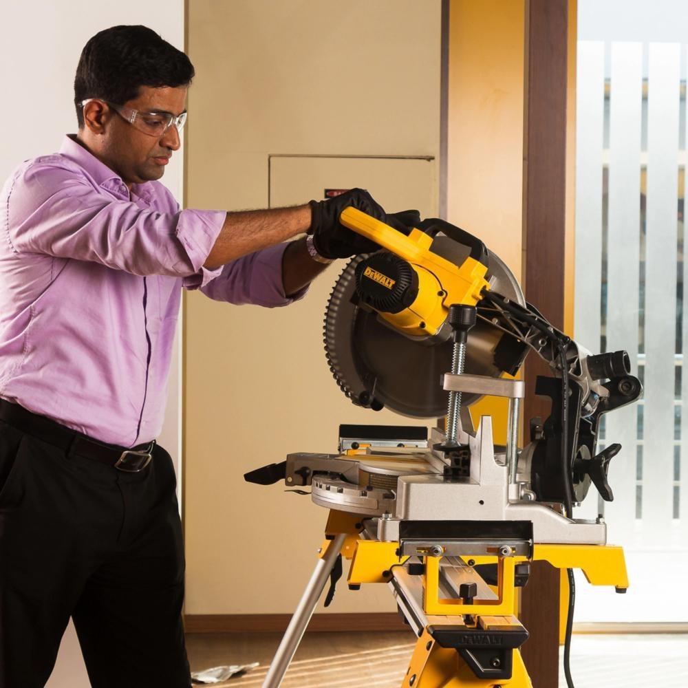 DEWALT 12 in. Compound Miter Saw 