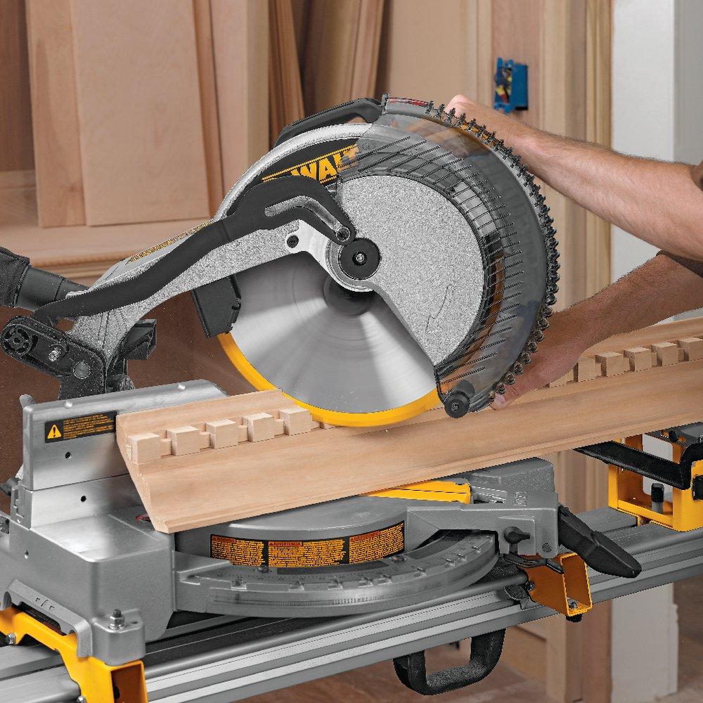DEWALT 12 in. Compound Miter Saw 