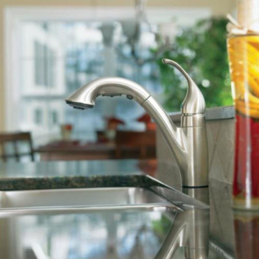 Moen Chrome Single Handle Pull Out Kitchen Faucet 