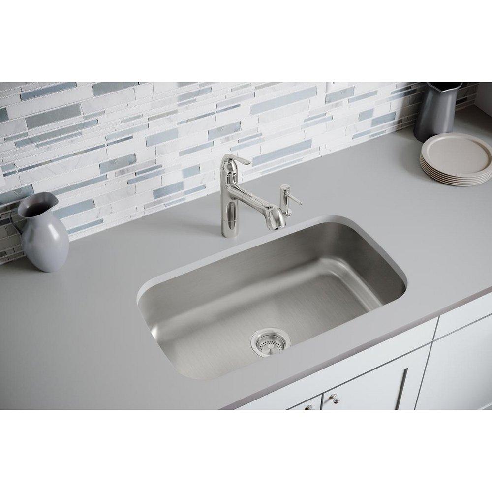 Dayton Radiant Satin 30-1/2 x 18-1/4 in. No Hole Stainless Steel Single Bowl Undermount Kitchen Sink 