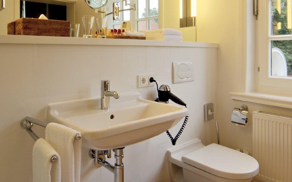 Duravit White 23-31/100 x 17-71/100 in. 3 Hole 1-Bowl Wall Mount Ceramic Rectangular Bathroom Sink 