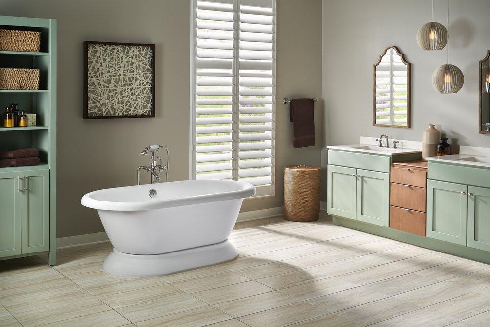 JACUZZI&reg; White 71 x 42 in. Freestanding Bathtub 