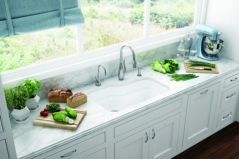 Franke White 29-7/8 x 19-1/2 in. No Hole Fireclay Single Bowl Undermount Kitchen Sink 