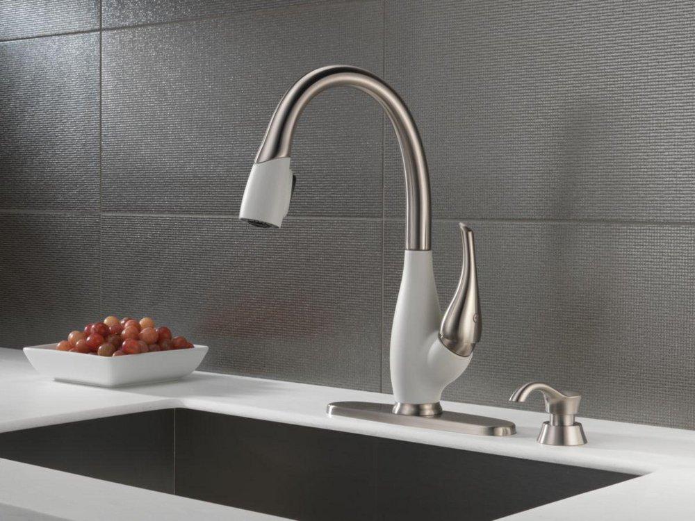 Delta Faucet Brilliance Stainless 2-7/8 in. 13 oz. Kitchen Soap Dispenser 