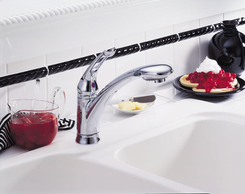 Delta Faucet Polished Chrome Single Handle Pull Out Kitchen Faucet 