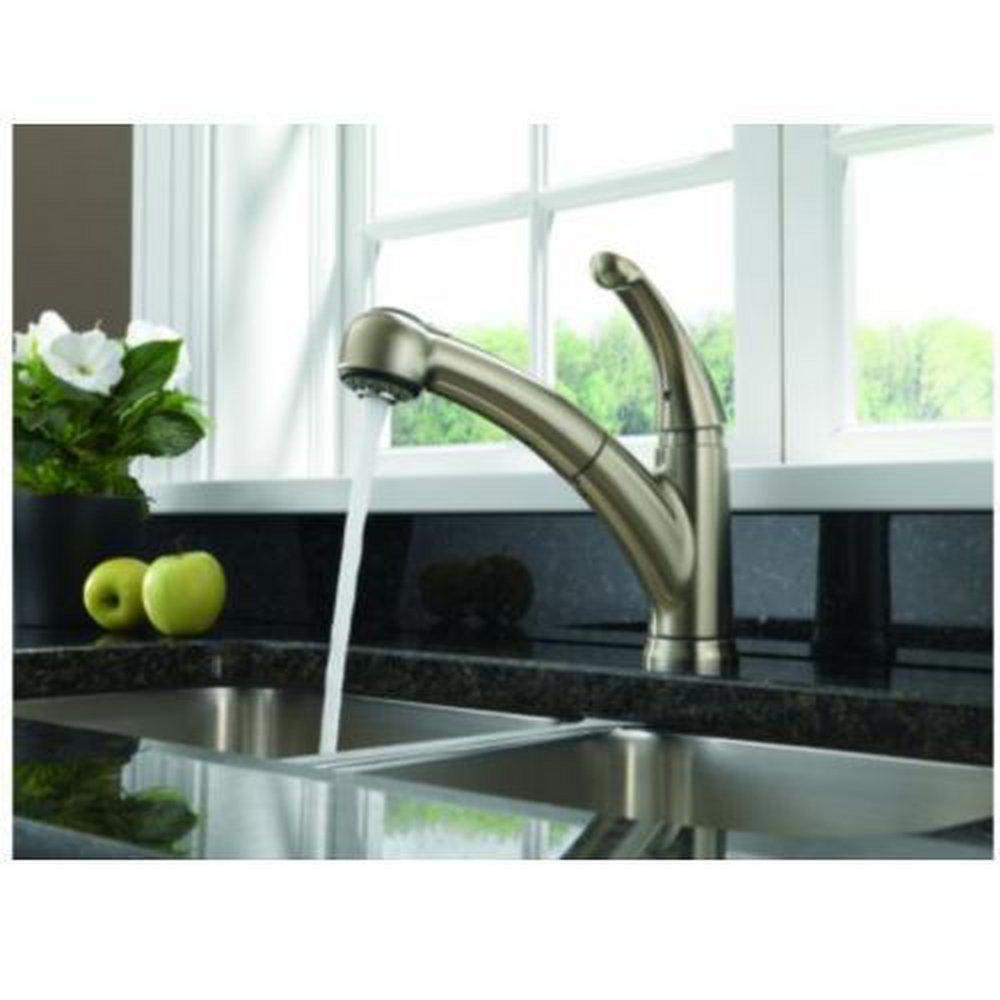 Delta Faucet Polished Chrome 1.8 gpm Single Lever Handle Deckmount Kitchen Sink Faucet 120 Degree Swivel Pull-Out Spout 3/8 in. Compression Connection 