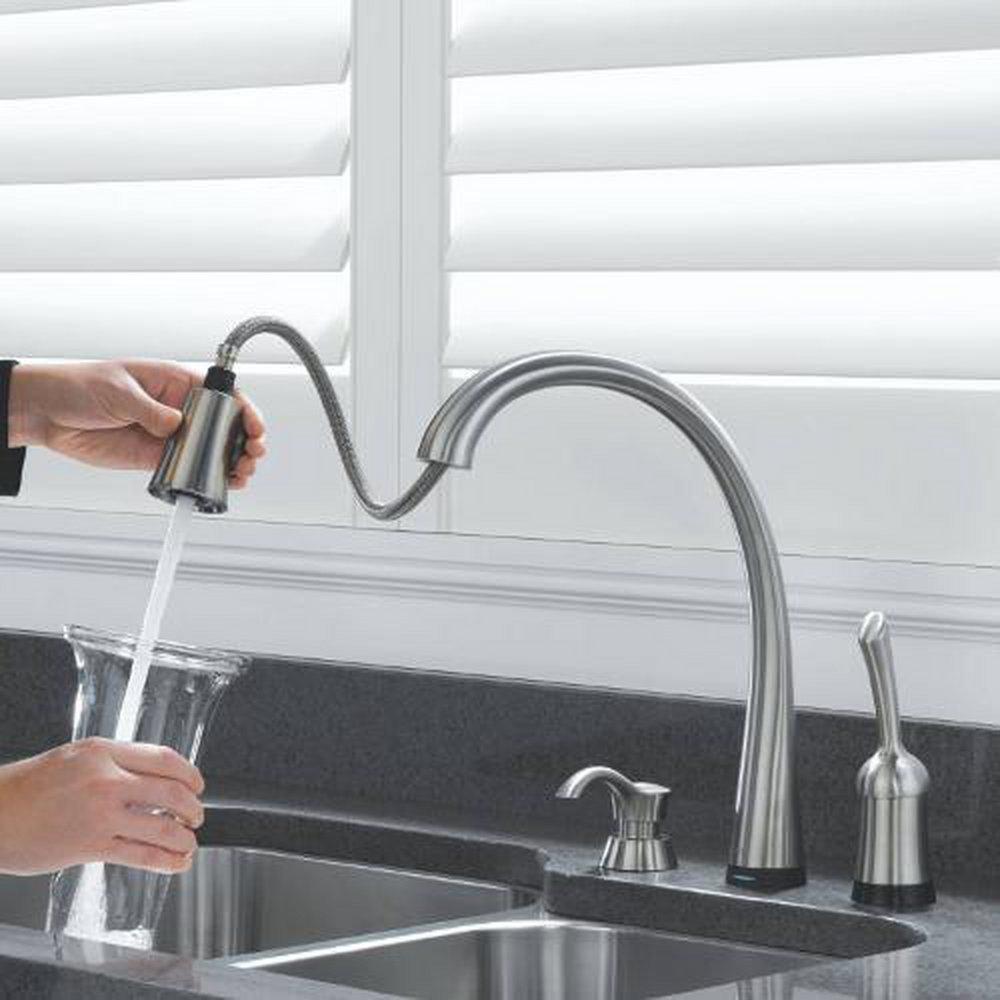Delta Faucet Polished Chrome Single Handle Pull Down Touch Activated Kitchen Faucet with Two-Function Spray, Magnetic Docking and Touch2O Technology 