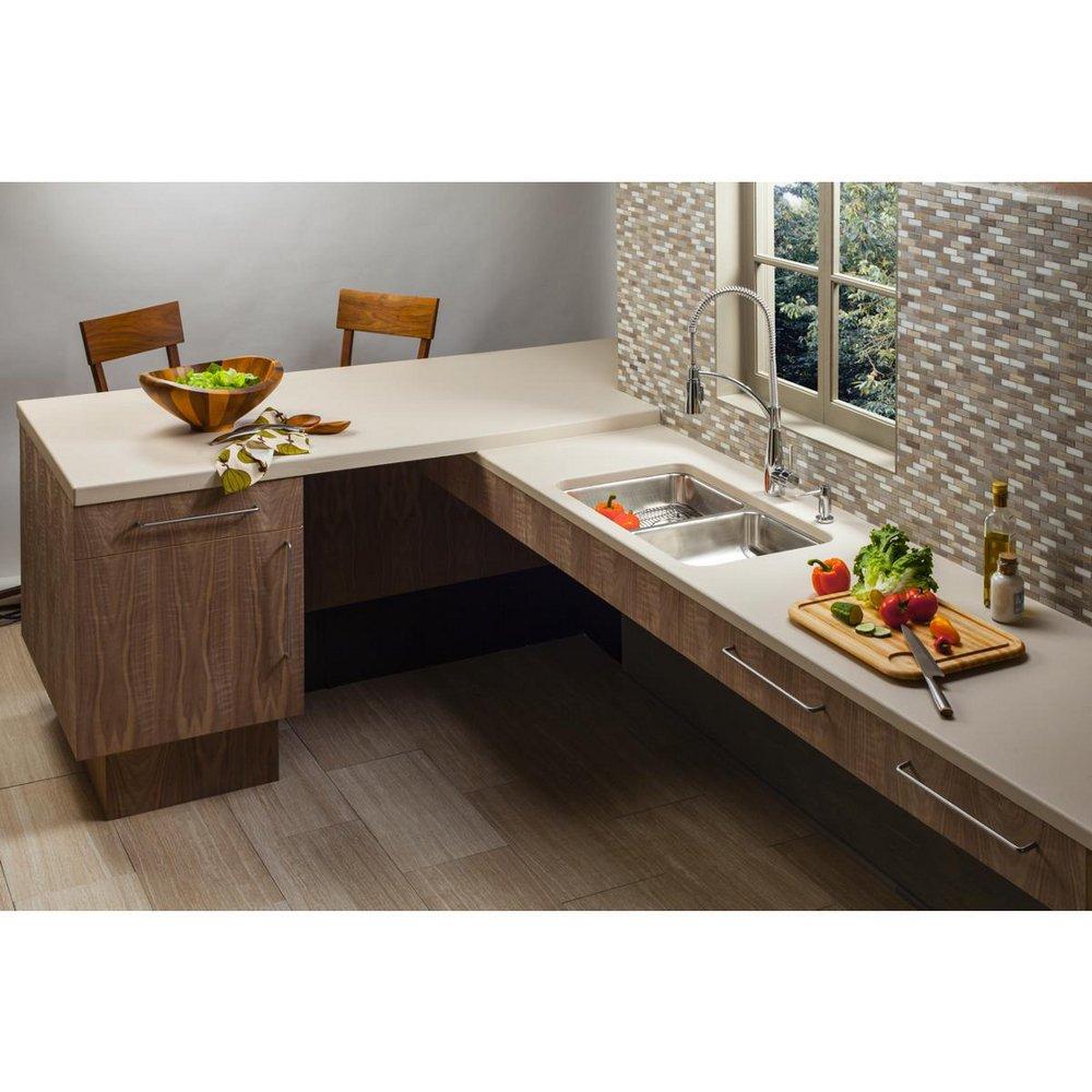 Elkay Lustrous Satin 30-3/4 x 18-1/2 in. No Hole Stainless Steel Double Bowl Undermount Kitchen Sink 