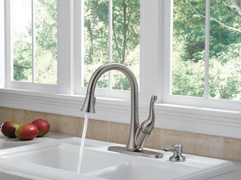 Delta Faucet Brilliance Stainless Single Handle Pull Down Kitchen Faucet 