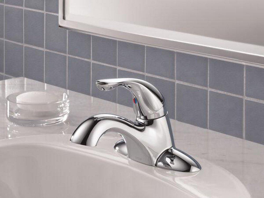 Delta Faucet Chrome Single Handle Centerset Bathroom Sink Faucet 