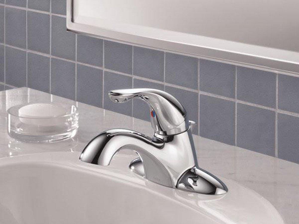 Delta Faucet Chrome Single Handle Centerset Bathroom Sink Faucet 