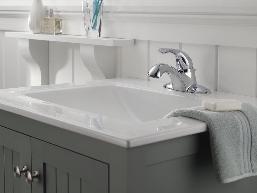 Delta Faucet Chrome 1.5 gpm Centerset Single Head Bathroom Faucet 
