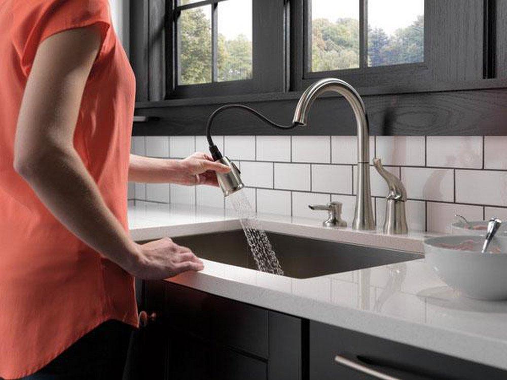 Delta Faucet Brilliance&reg; Stainless Single Handle Pull Down Kitchen Faucet 