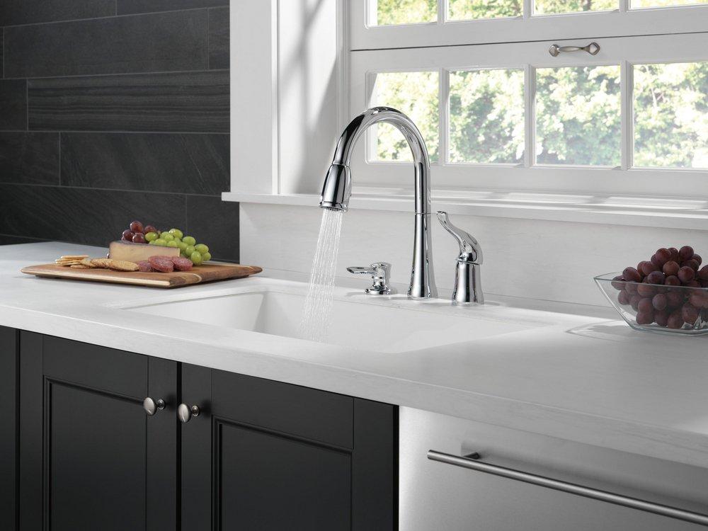 Delta Faucet Chrome Single Handle Pull Down Kitchen Faucet 