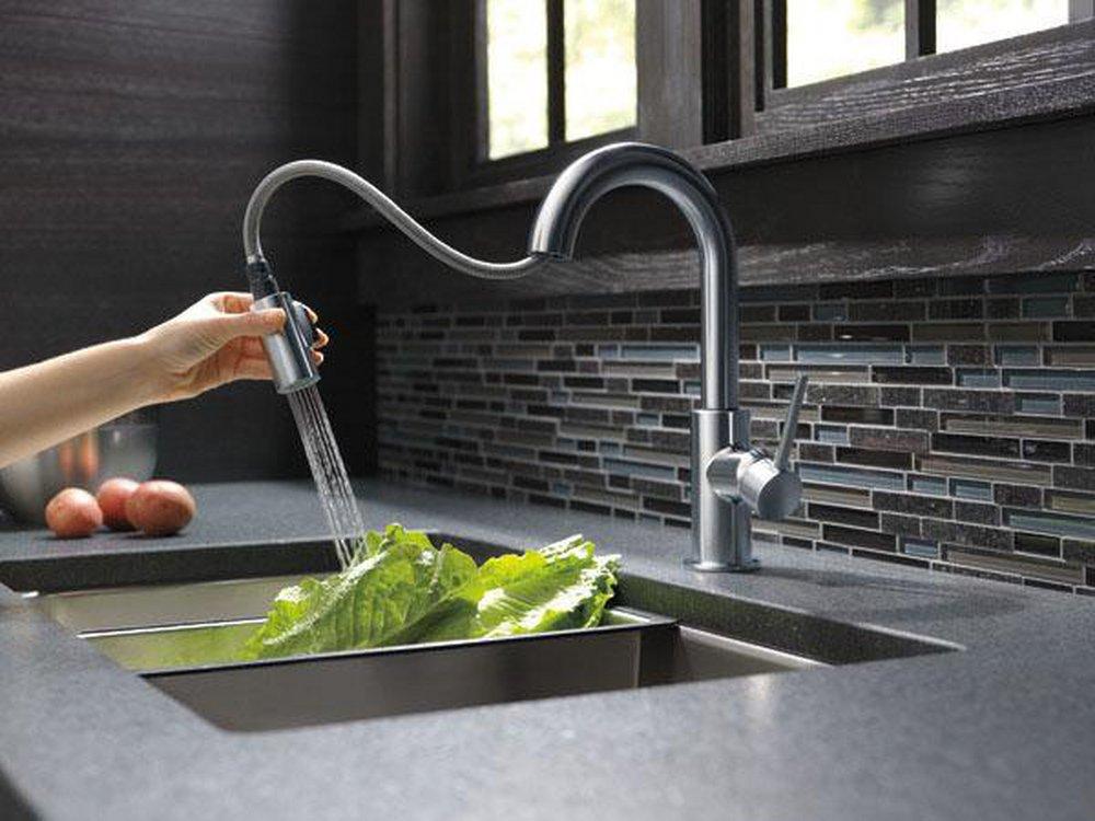 Delta Faucet Chrome Single Handle Pull Down Kitchen Faucet 