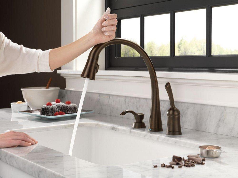 Delta Faucet Venetian Bronze 2-7/8 in. 13 oz. Kitchen Soap Dispenser 