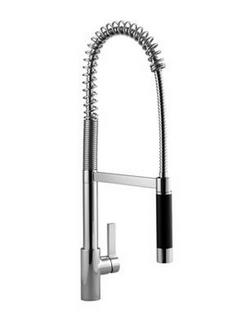 Single Handle Kitchen Faucet in Polished Chrome