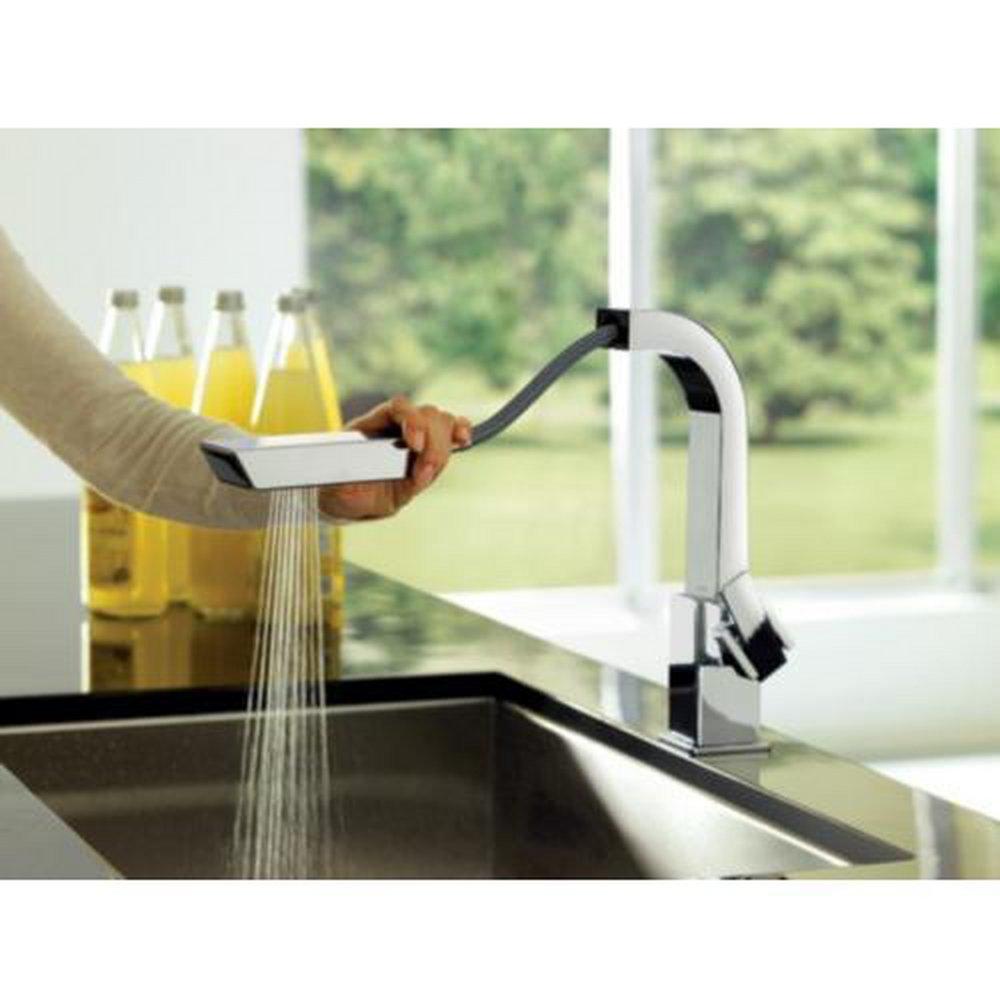 Moen Polished Chrome Single Handle Pull Out Kitchen Faucet 