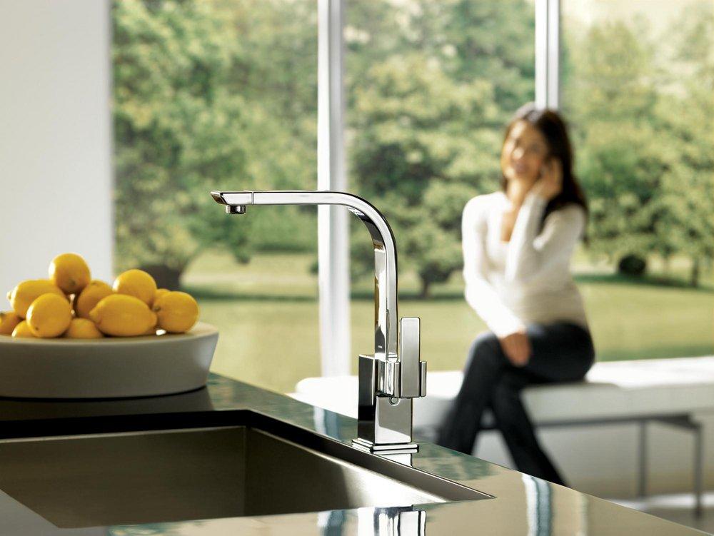 Moen Polished Chrome Single Handle Kitchen Faucet 