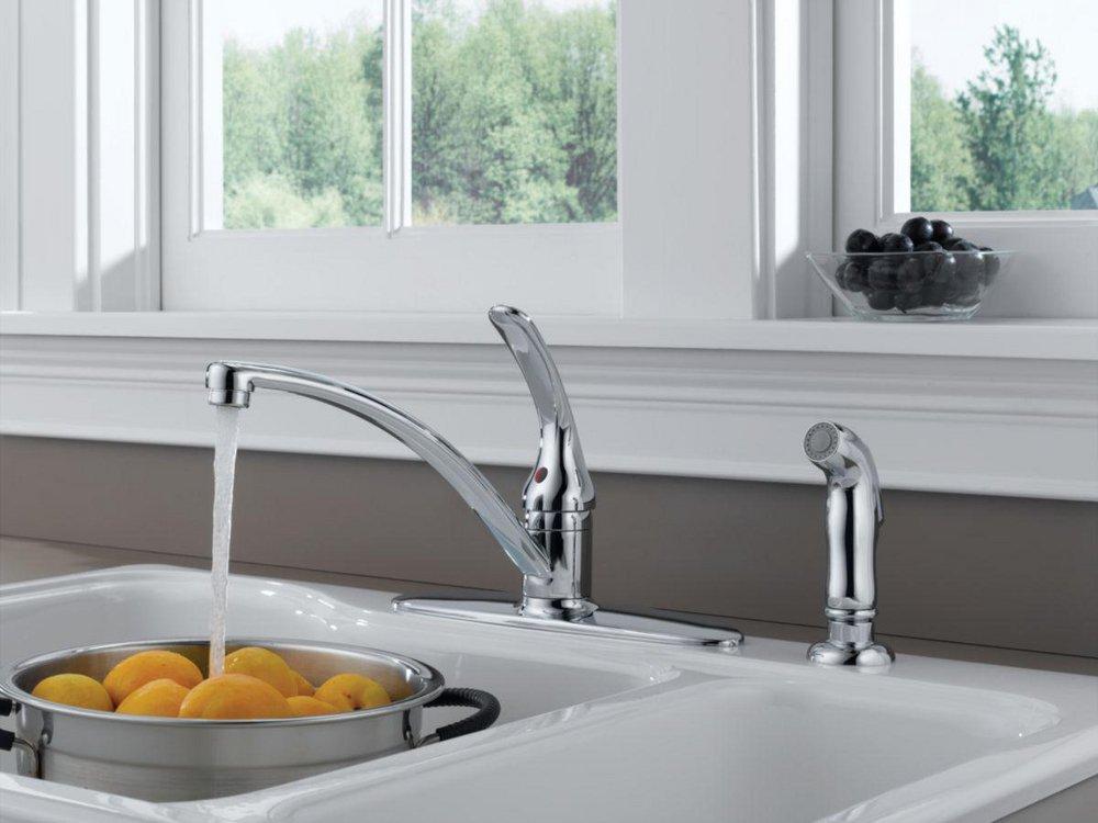 Delta Faucet Chrome Single Handle Centerset Kitchen Faucet 