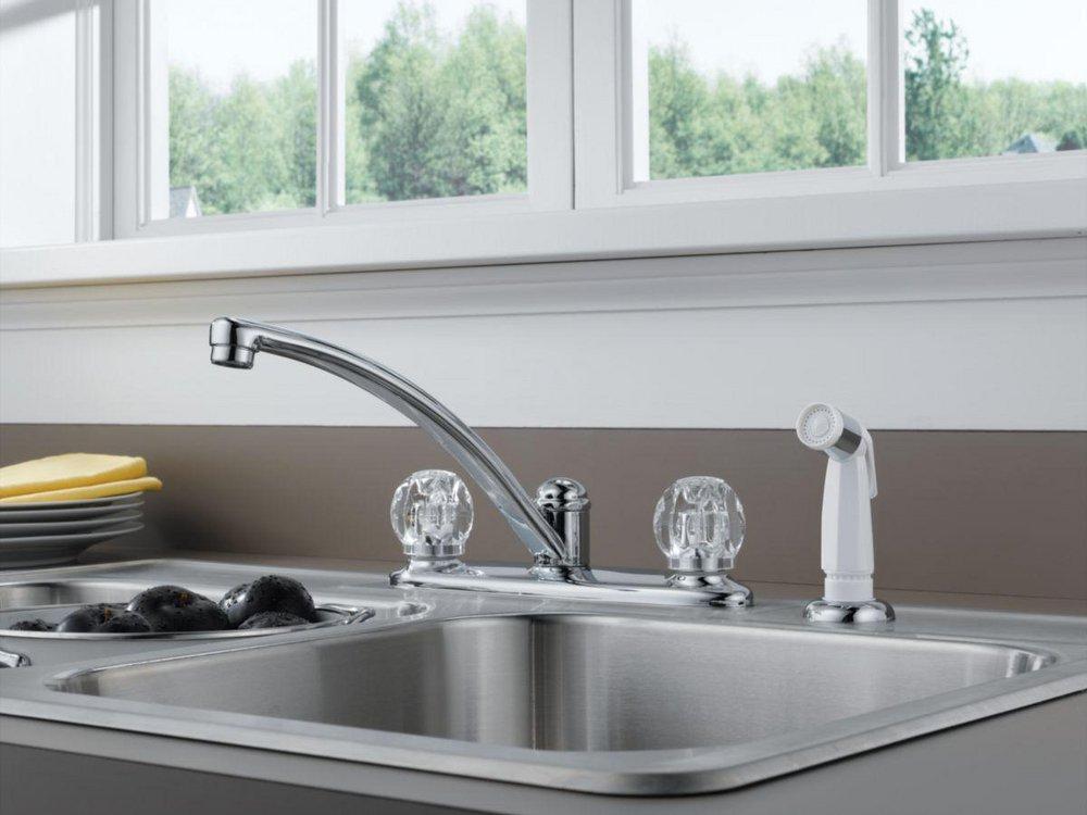 Delta Faucet Chrome 1.8 gpm Double Knob Handle Deckmount Kitchen Sink Faucet 360 Degree Swivel IPS Connection 