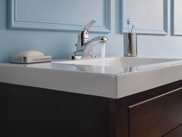 Delta Faucet Chrome Single Handle Centerset Bathroom Sink Faucet 