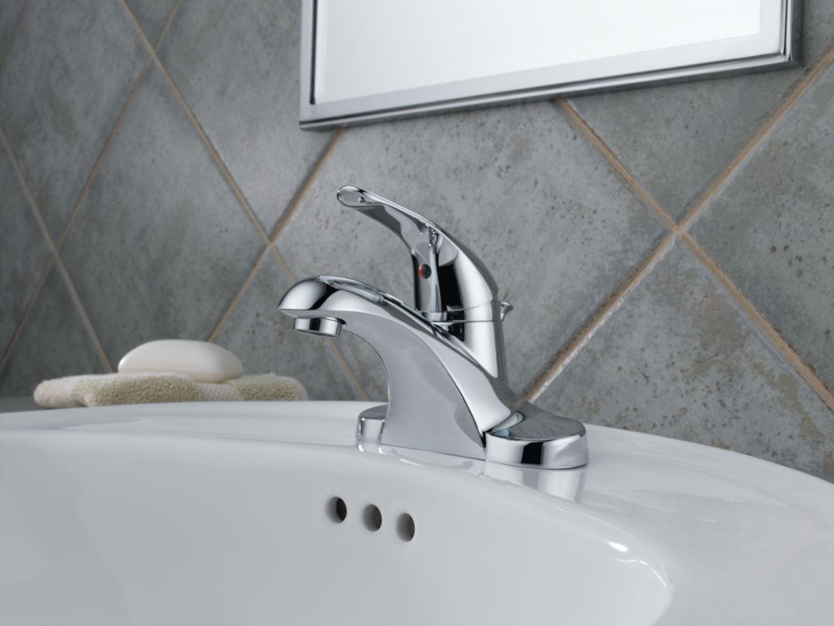 Delta Faucet Chrome Single Handle Centerset Bathroom Sink Faucet 
