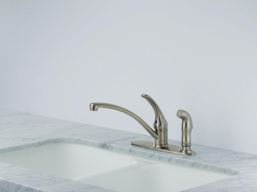 Delta Faucet Chrome Single Handle Kitchen Faucet 
