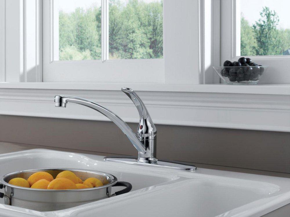 Delta Faucet Chrome Single Handle Kitchen Faucet 