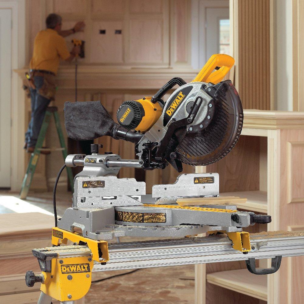 DEWALT Double-Bevel Sliding Compound Miter 