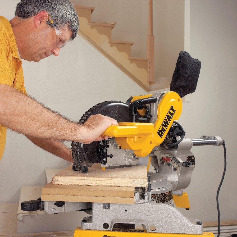 DEWALT Double-Bevel Sliding Compound Miter 