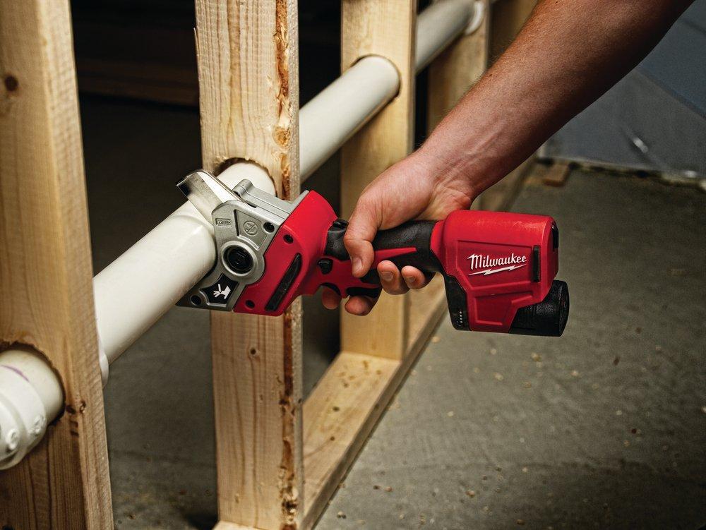 Milwaukee&reg; Red Cordless Shear Tool Kit 