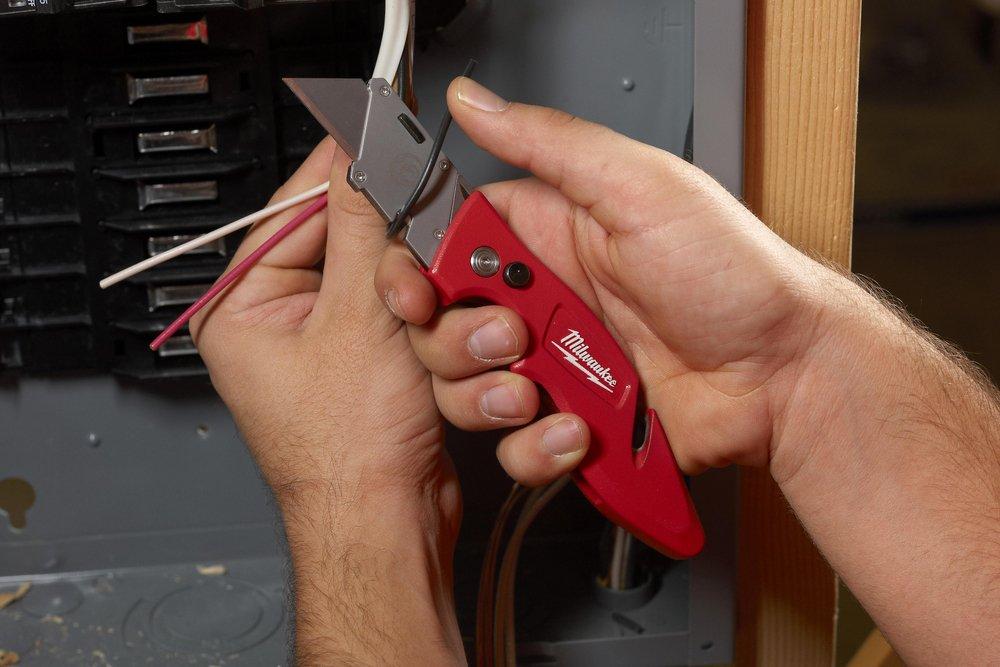 Milwaukee&reg; Black 1-1/4 in. Knife 