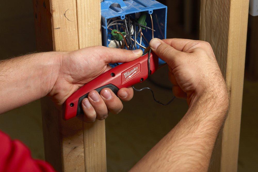 Milwaukee&reg; Black 4-1/2 in. Knife 