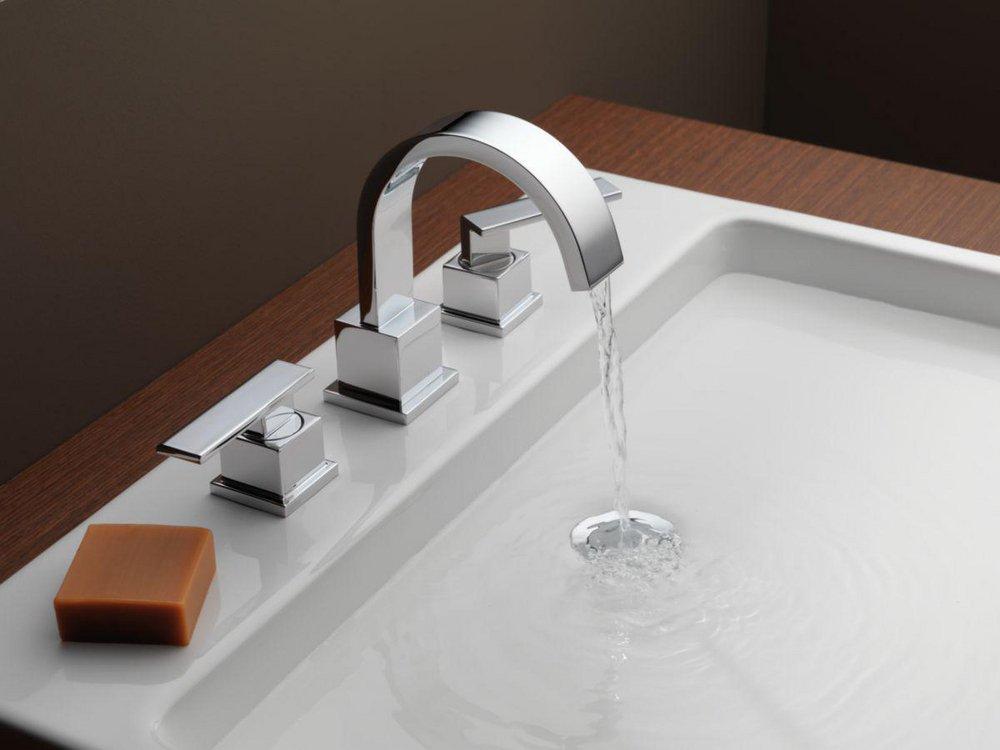 Delta Faucet Chrome Two Handle Widespread Bathroom Sink Faucet 