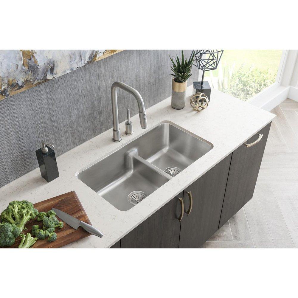 Elkay Lustrous Satin 32-1/16 x 18-1/2 in. No Hole Stainless Steel Double Bowl Undermount Kitchen Sink 
