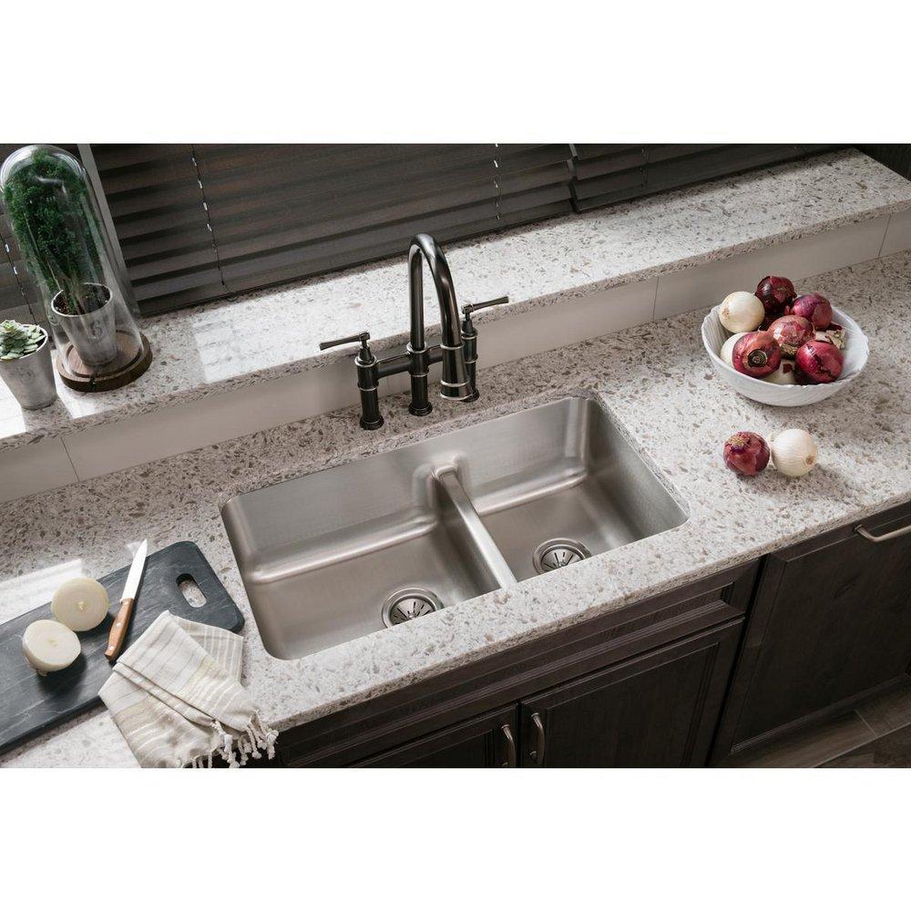 Elkay Lustrous Satin 32-1/16 x 18-1/2 in. No Hole Stainless Steel Double Bowl Undermount Kitchen Sink 
