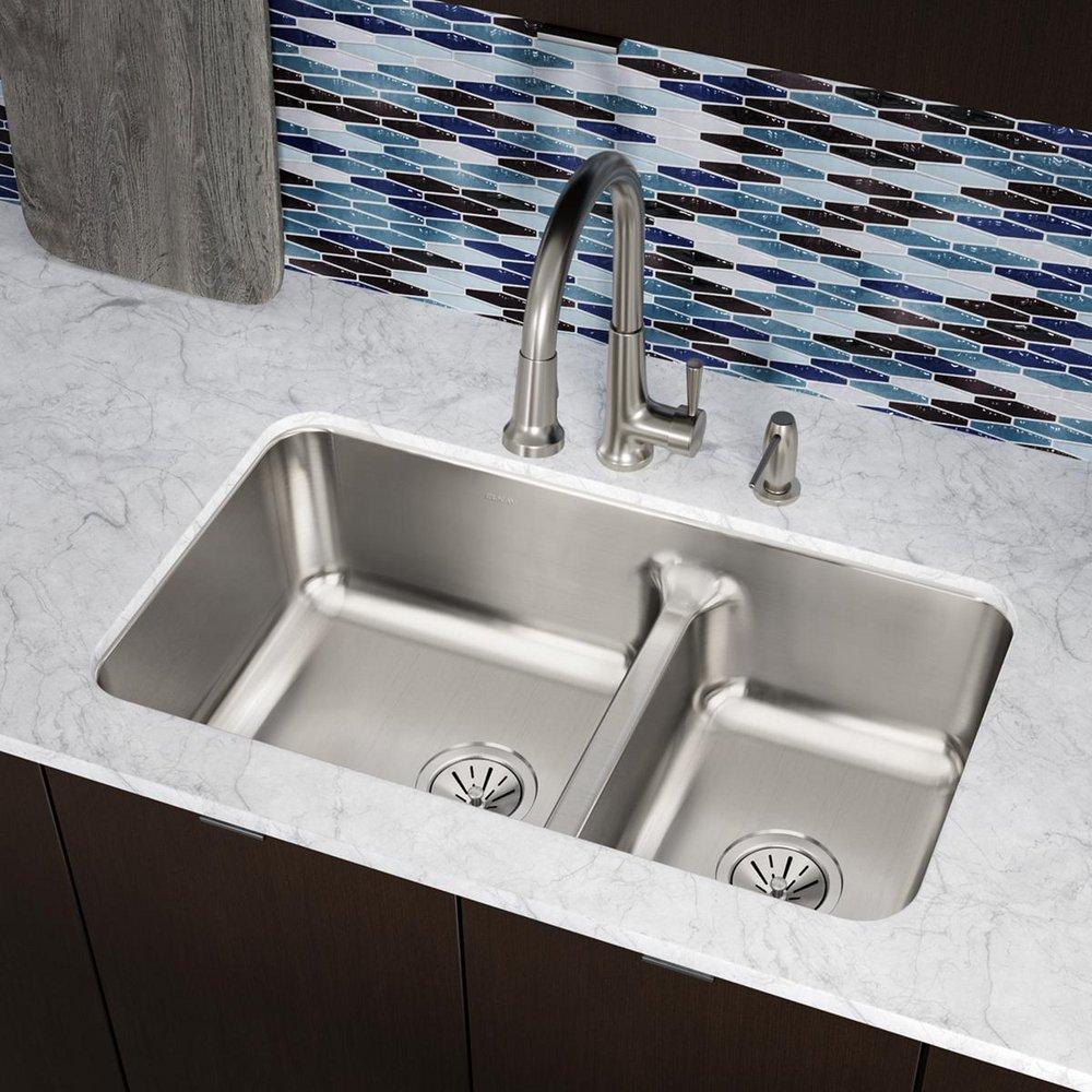 Elkay Lustrous Satin 32-1/16 x 18-1/2 in. No Hole Stainless Steel Double Bowl Undermount Kitchen Sink 