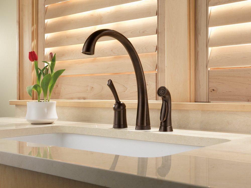 Delta Faucet Polished Chrome Single Handle Touch Activated Kitchen Faucet with Side Spray and Touch2O Technology 