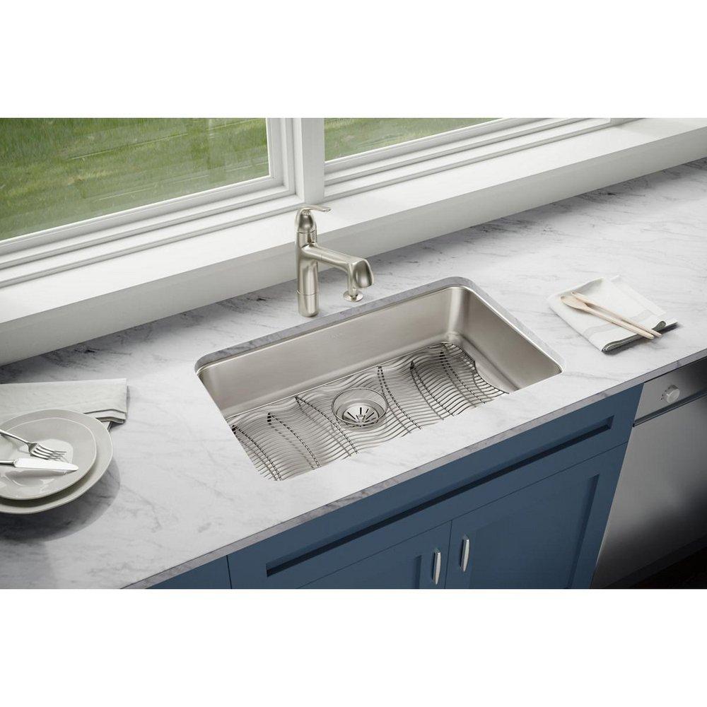 Elkay Lustrous Satin 30-1/2 x 18-1/2 in. No Hole Stainless Steel Single Bowl Undermount Kitchen Sink 