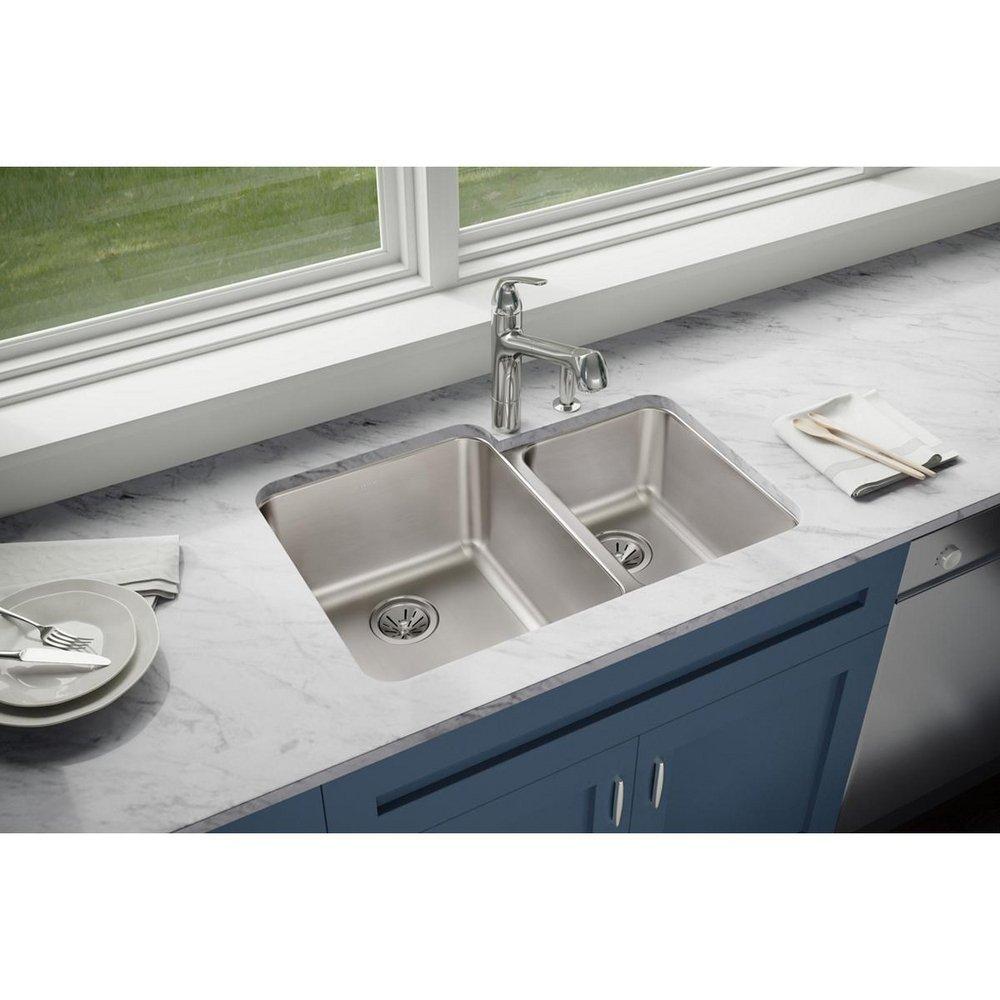 Elkay Lustrous Satin 30-3/4 x 21 in. No Hole Stainless Steel Double Bowl Undermount Kitchen Sink 
