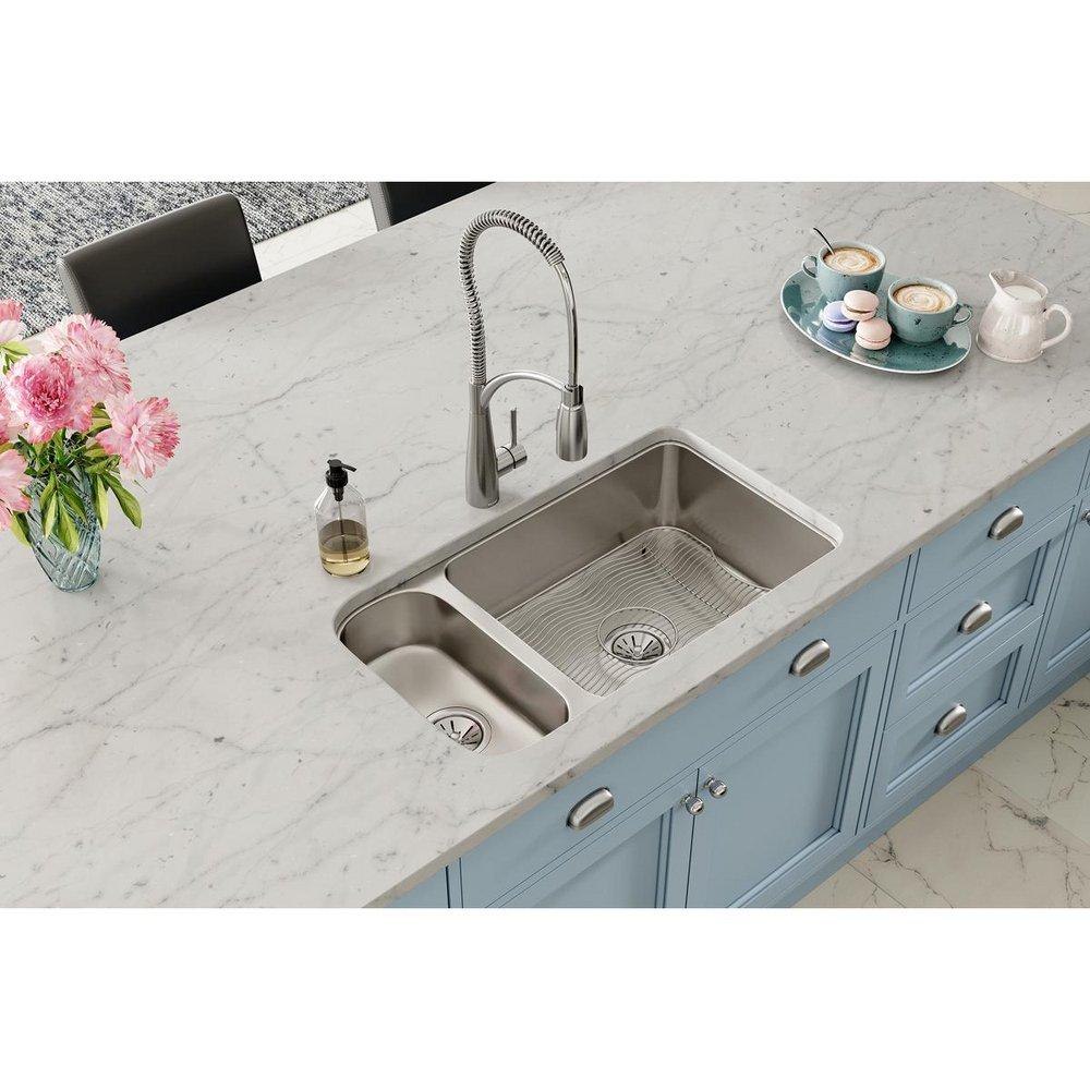 Elkay Lustertone 32-1/4 x 18-1/4 in. No Hole Stainless Steel Double Bowl Undermount Kitchen Sink 