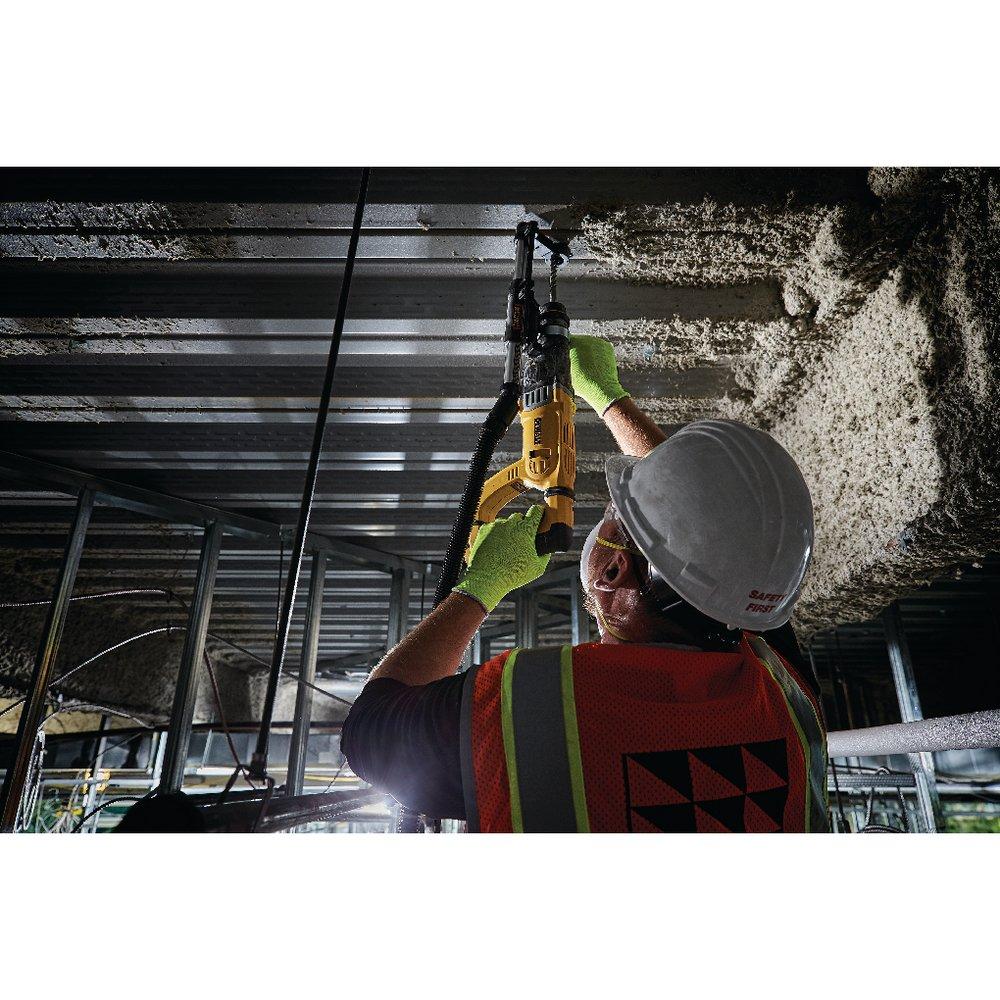 DEWALT Black Telescoping Dust Extractor with Hose 