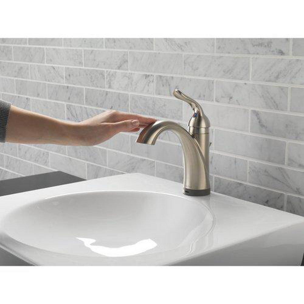 Delta Faucet Chrome Single Handle Centerset Bathroom Sink Faucet 