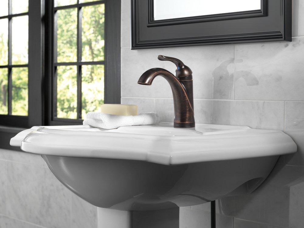 Delta Faucet Venetian Bronze Single Handle Centerset Bathroom Sink Faucet 